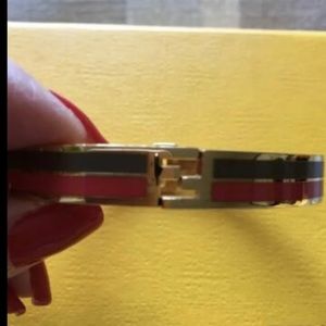 Authentic Fendi 
Set include bracelet -earing and ring.
Size Small